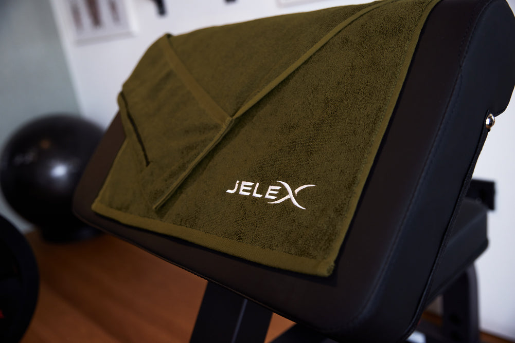 JELEX "100FIT" Fitness Handtuch mit Zip-Tasche armygrün